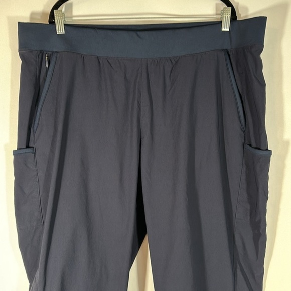 Columbia Omni-Shield Navy Blue Leslie Falls Capri Pants - Picture 2 of 10